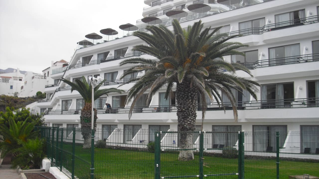 Teilansicht Hotel von der Promenade Barceló Santiago - Adults Only