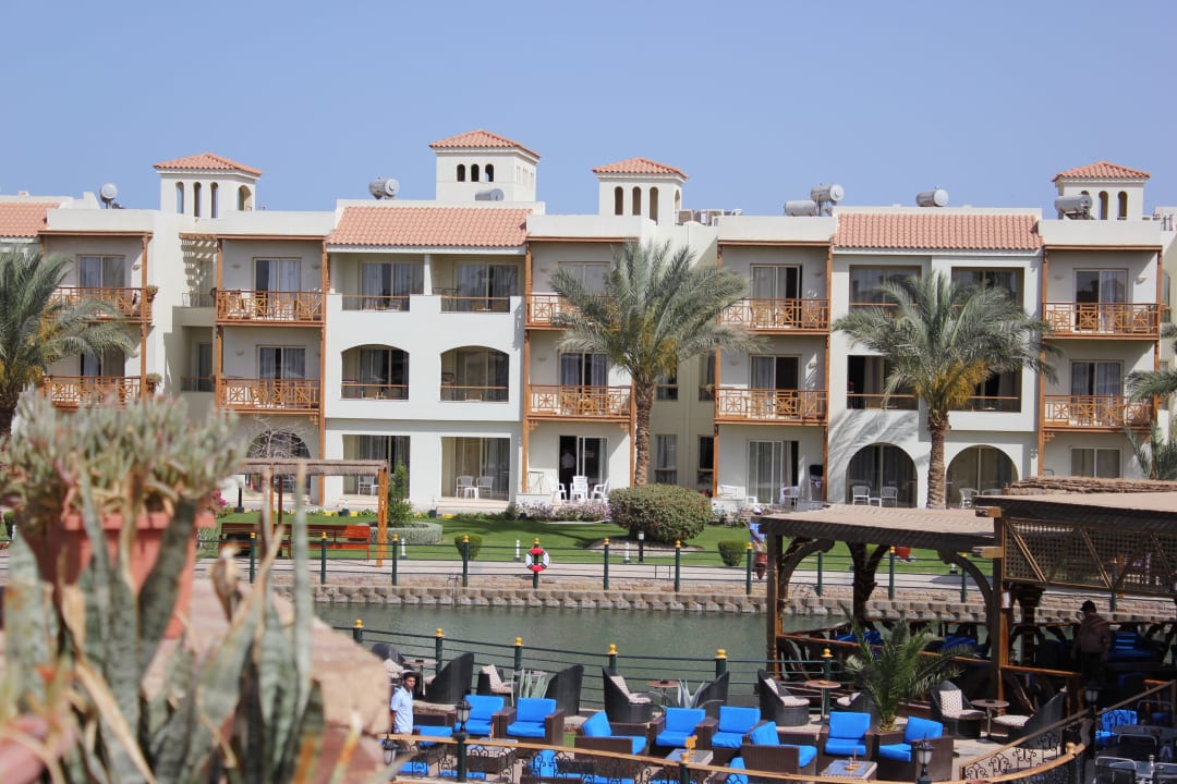 Eines der Hotelhäuser Pickalbatros Dana Beach Resort - Hurghada