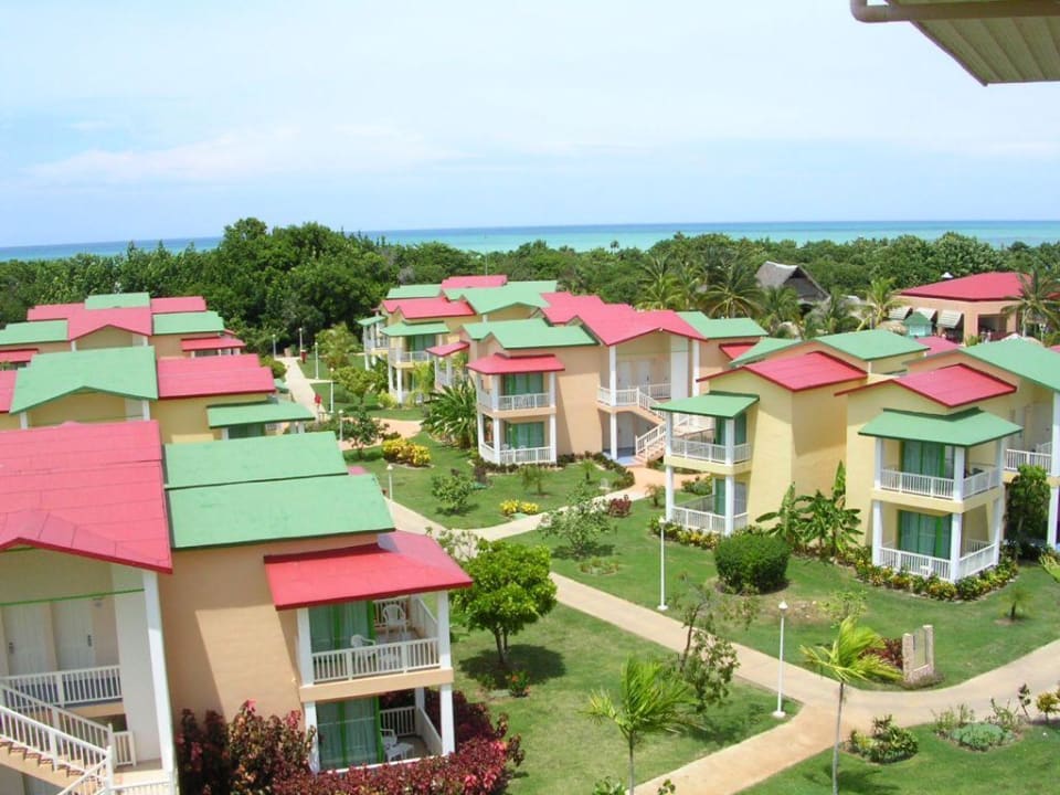 Bungalows vom Hauptgebäude aus Iberostar Origin Taínos