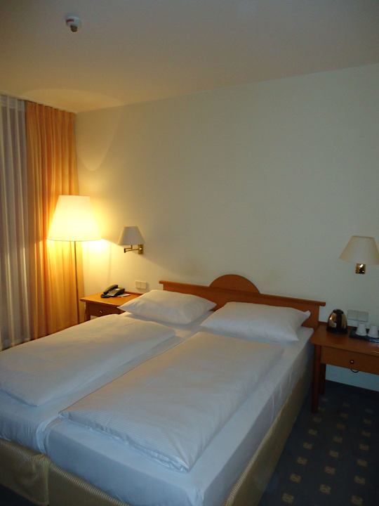 Standard Zimmer Leonardo Hotel Hamburg Airport