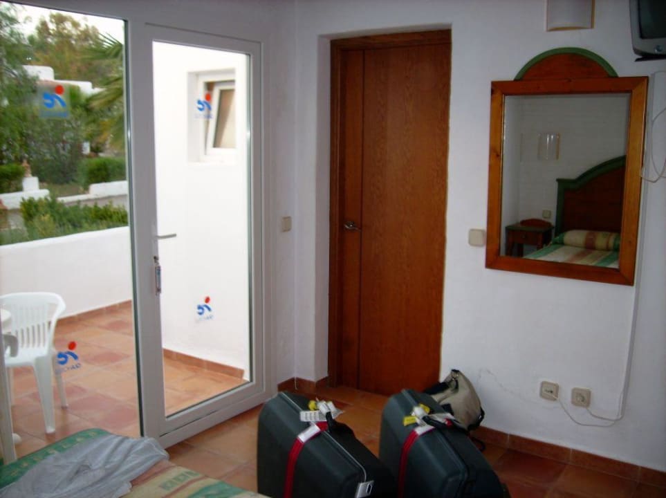 Eingang und Terrasse Cala Llenya Resort Ibiza