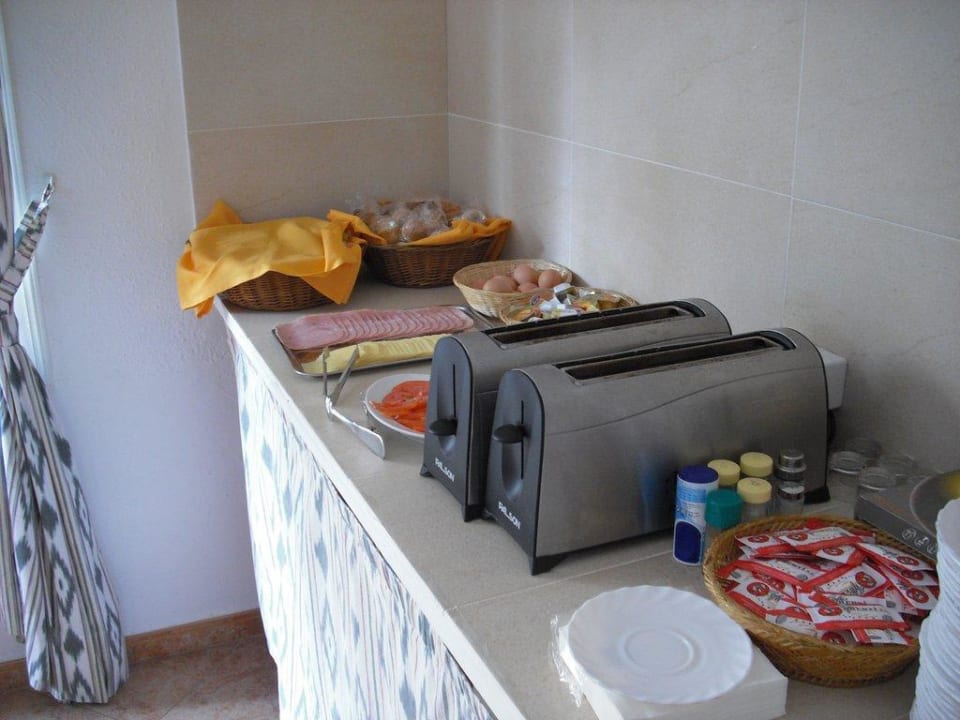 Kleines aber gutes Frühstücksbuffet Coral