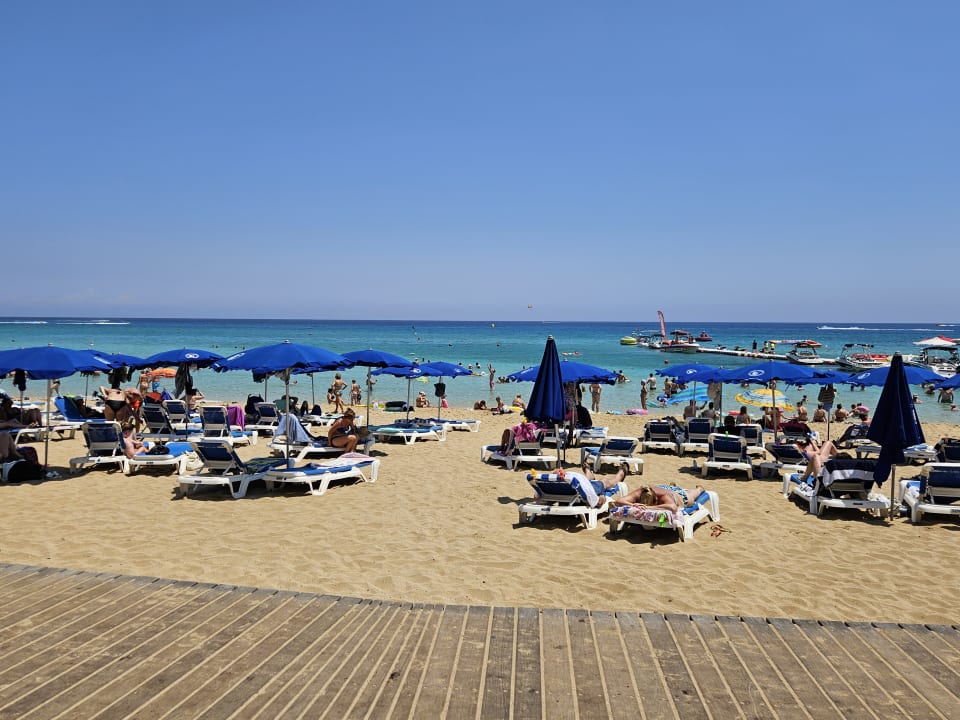 Strand Hotel Sunrise Beach