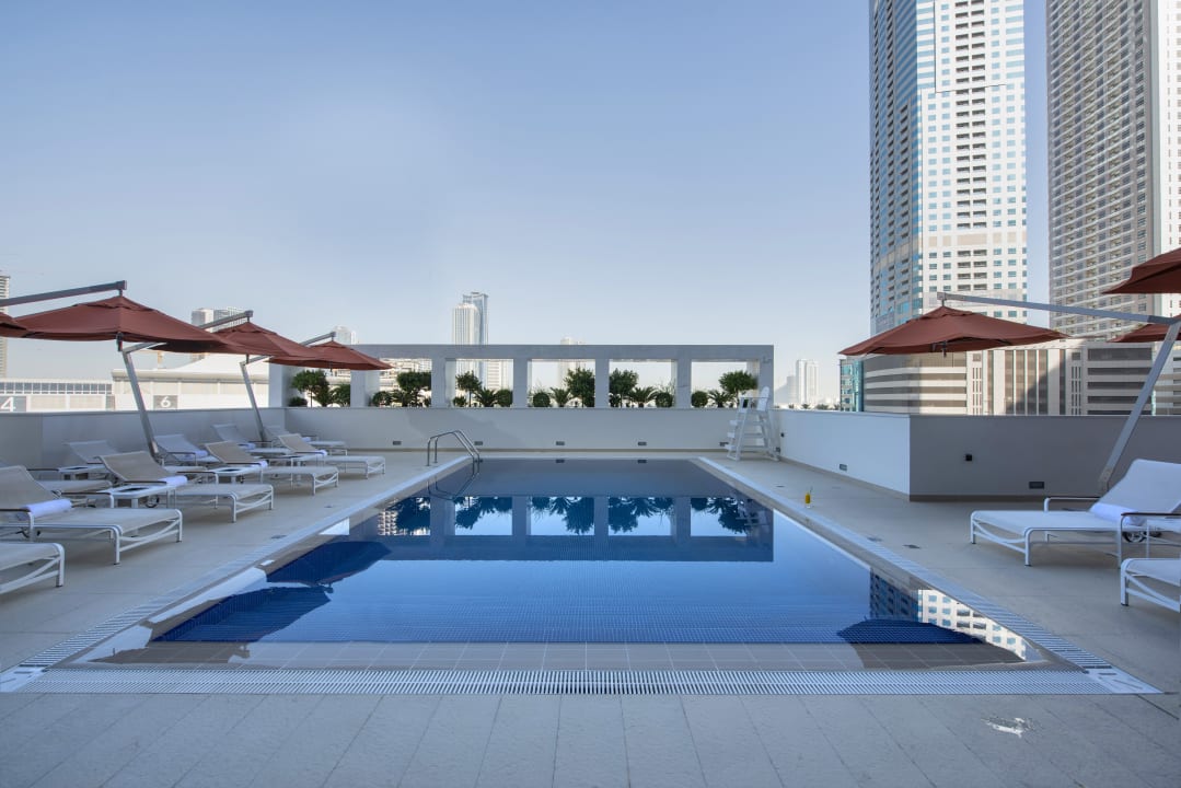 Pool Novotel Sharjah Expo Centre