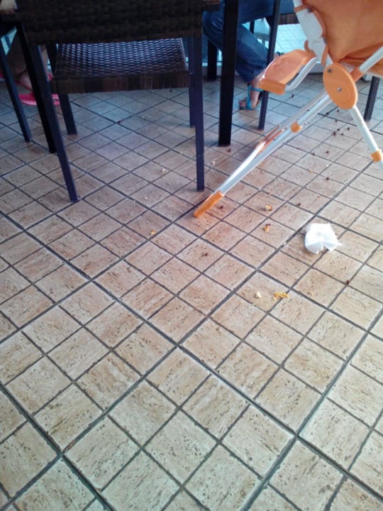 Wenn Gäste gegessen haben und es so hinterlassen  Hotel Glarus