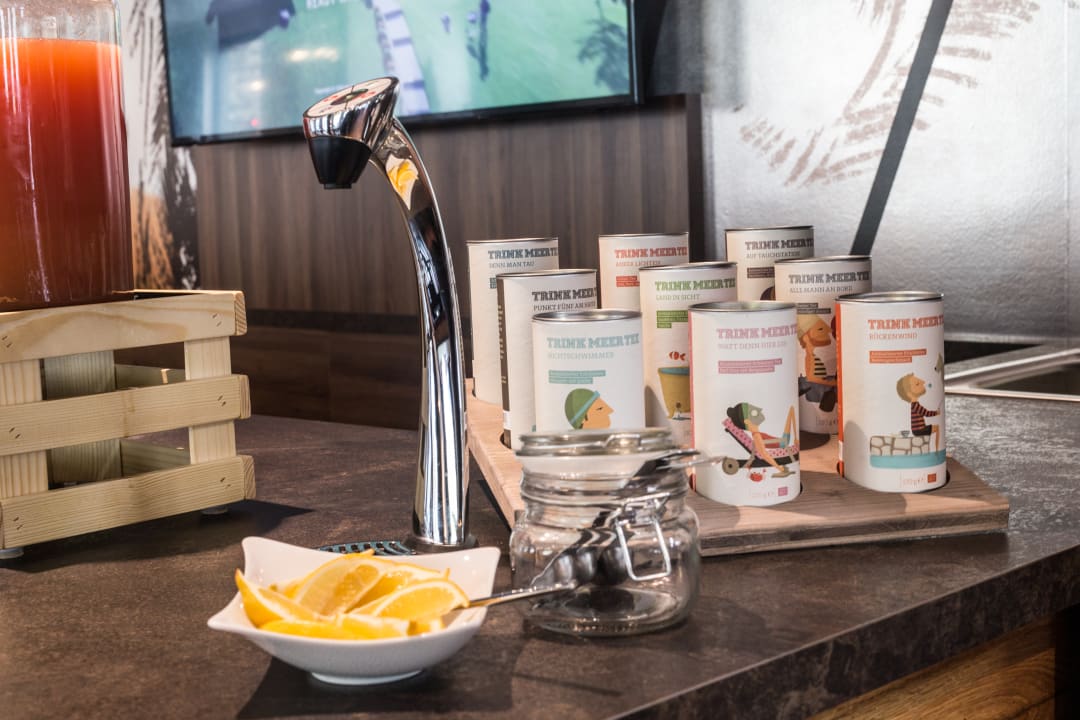 Gastro Holiday Inn - the niu, Ridge Halle Central Station