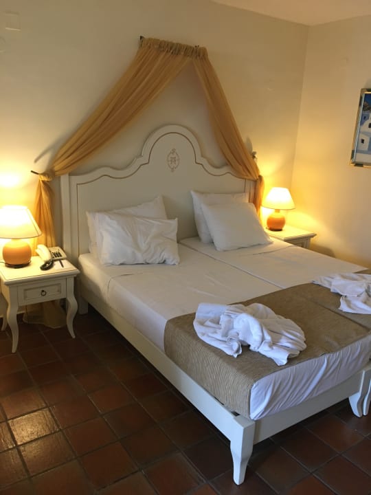 Zimmer Alexander Beach Hotel & Village Resort