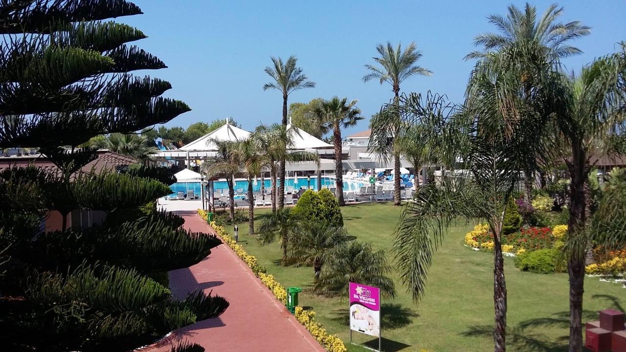 Blick auf Poolanlage von der äußeren Lobbybar Sunis Elita Beach Resort & Spa