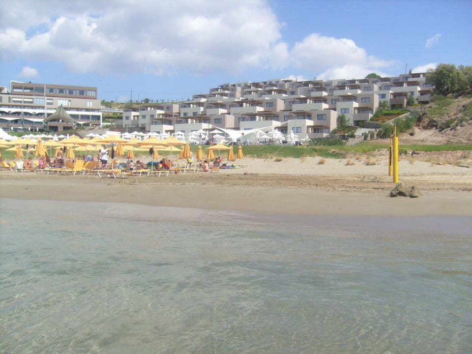 Ausblick vom Meer auf die Anlage Atlantica Mikri Poli Crete