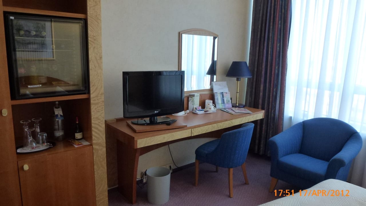 Minibar, Satellitenfernsehen Lindner Hotel Cottbus