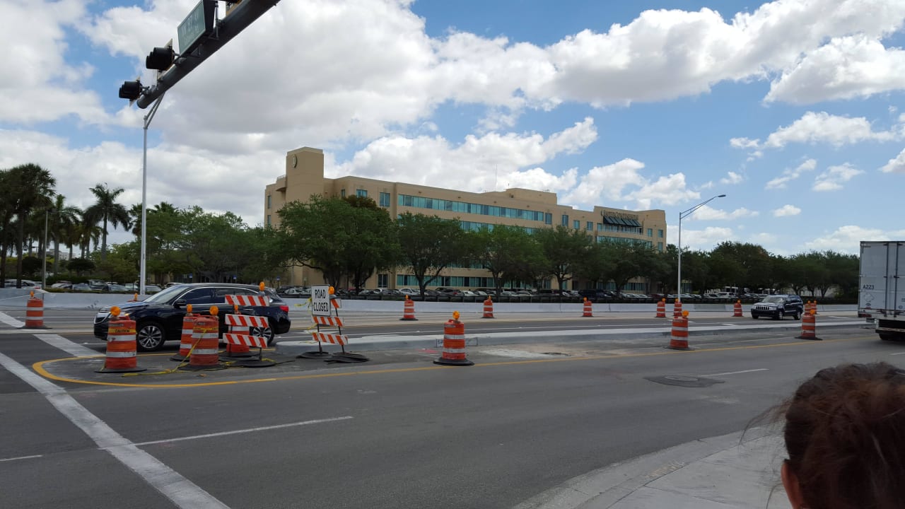 Hotel von der anderen Straßenseite Hotel InterContinental at Doral Miami