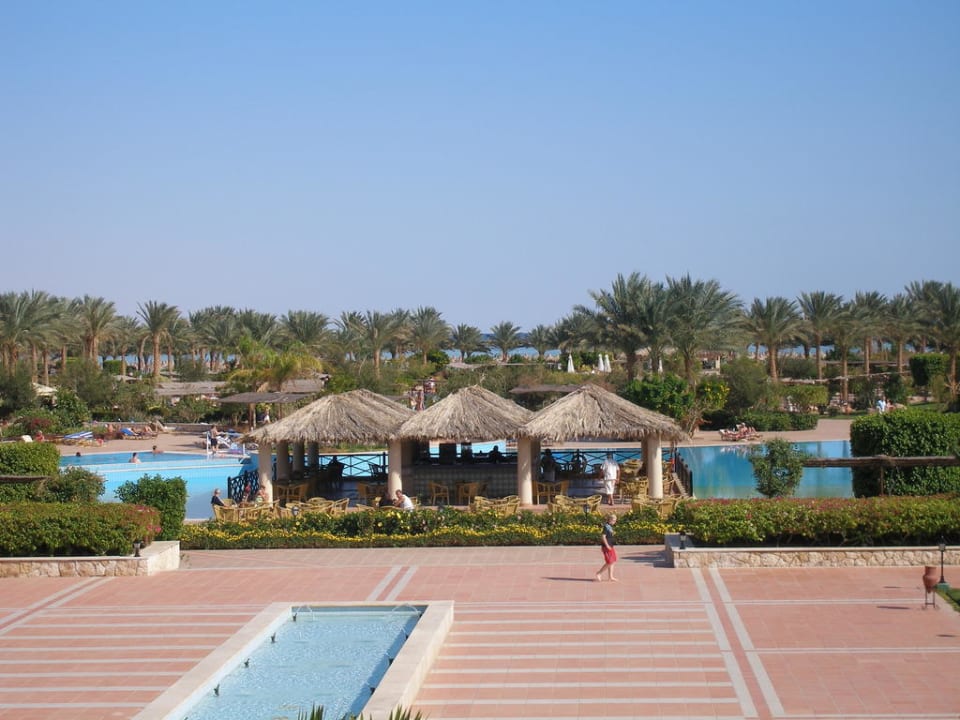 "Innenhof" mit Bar JAZ Mirabel Beach