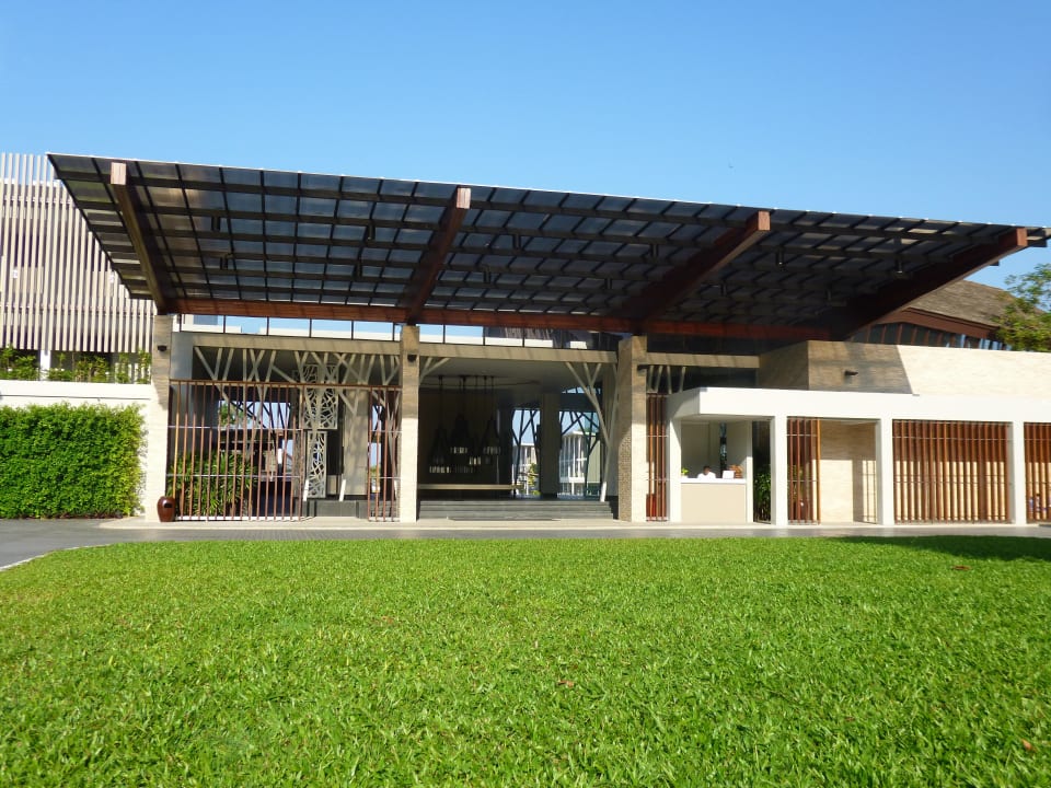 Eingang The Sands Khao Lak by Katathani