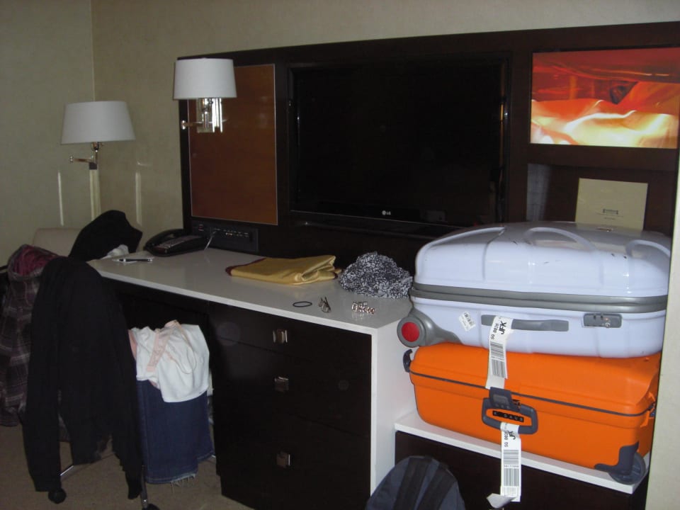 Bisschen Chaos  Delta Hotels by Marriott New York Times Square
