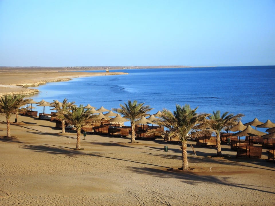 Strand und blaues (rotes) Meer Three Corners Sea Beach Resort