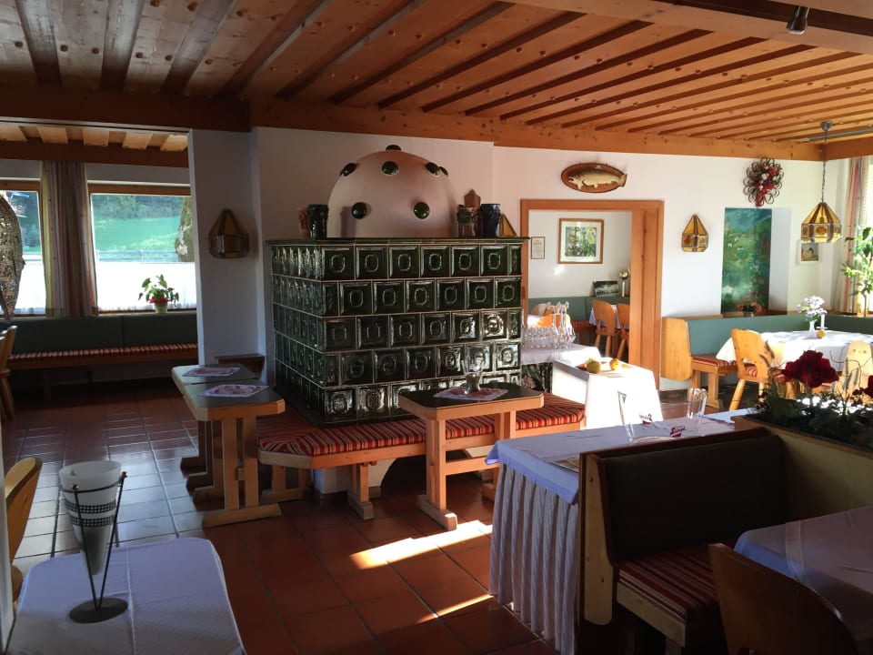 Kachelofen im Restaurant Landgasthof Knappenstuben