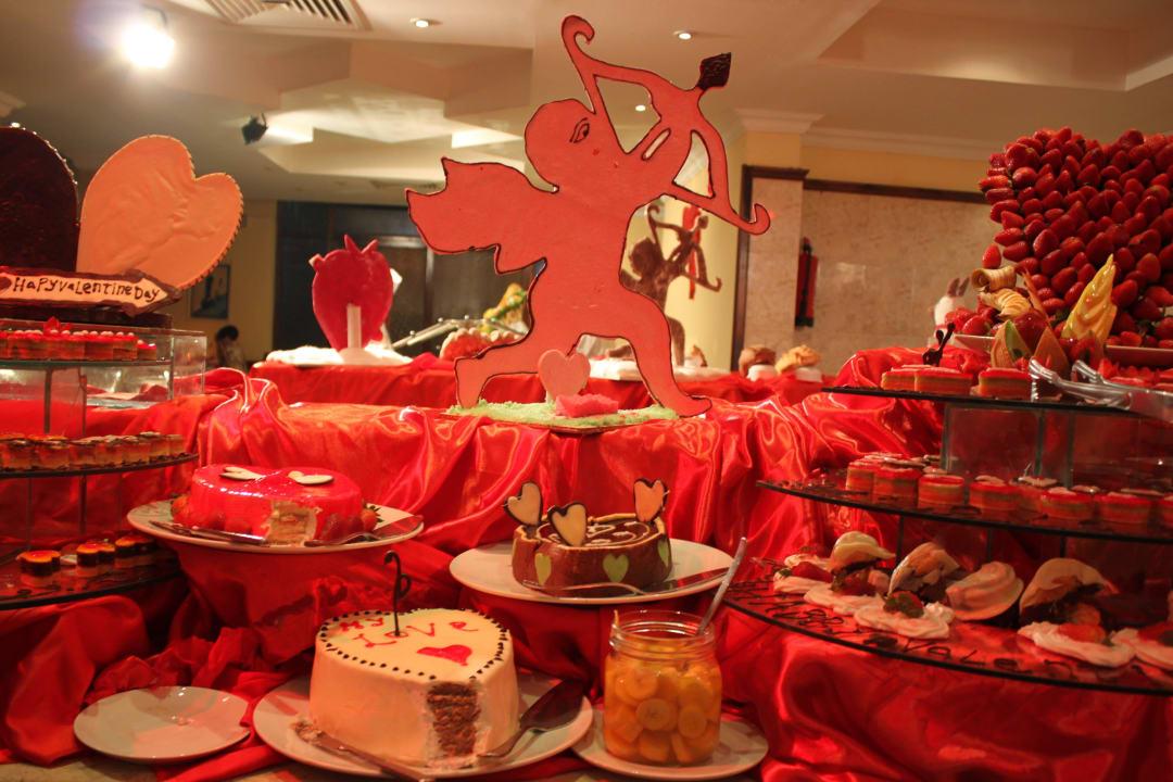 Leckerer Nachtisch mit viel Kuchen Bel Air Azur Resort - Adults only