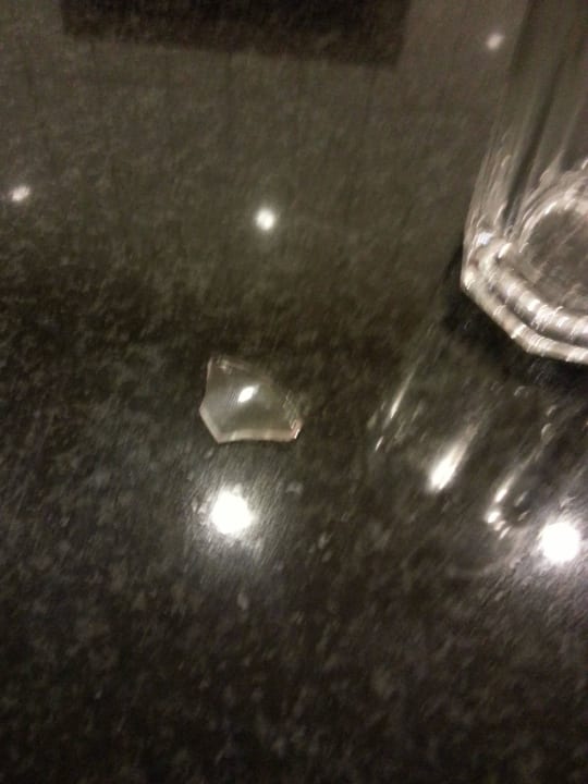 Glasscherbe, die meine Tochter fast getrunken hat Sherwood Exclusive Kemer