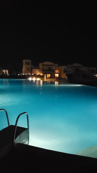 Pool The Cove Rotana Resort