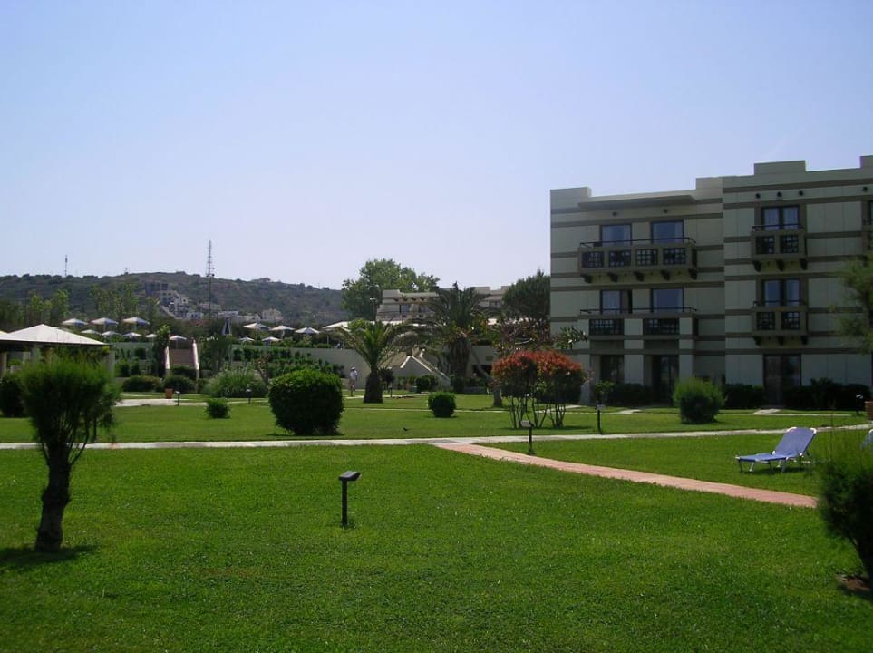 Grünanlage des Hotels Grecotel Meli Palace