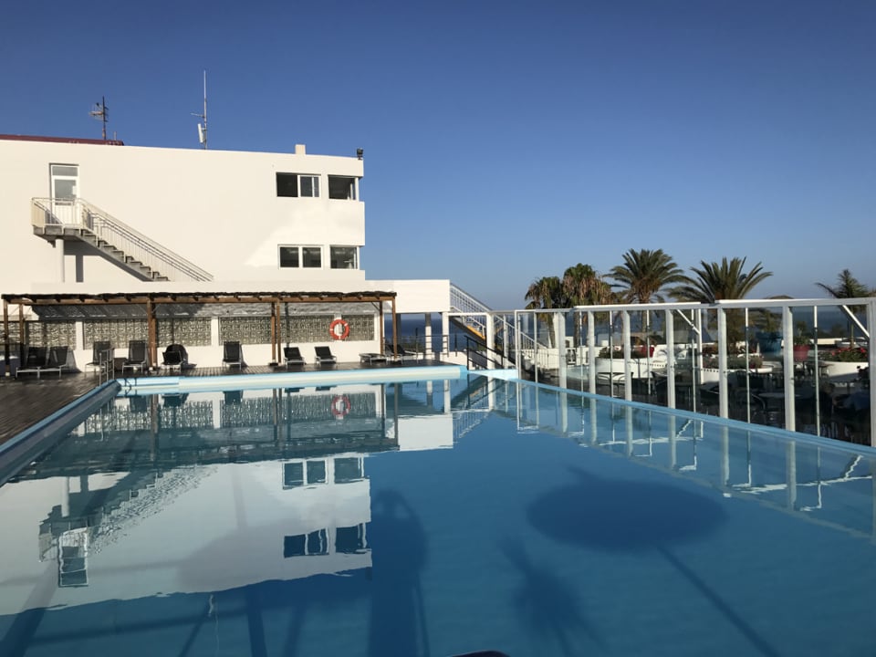 Pool auf der Dachterrasse allsun App.-Hotel Esquinzo Beach
