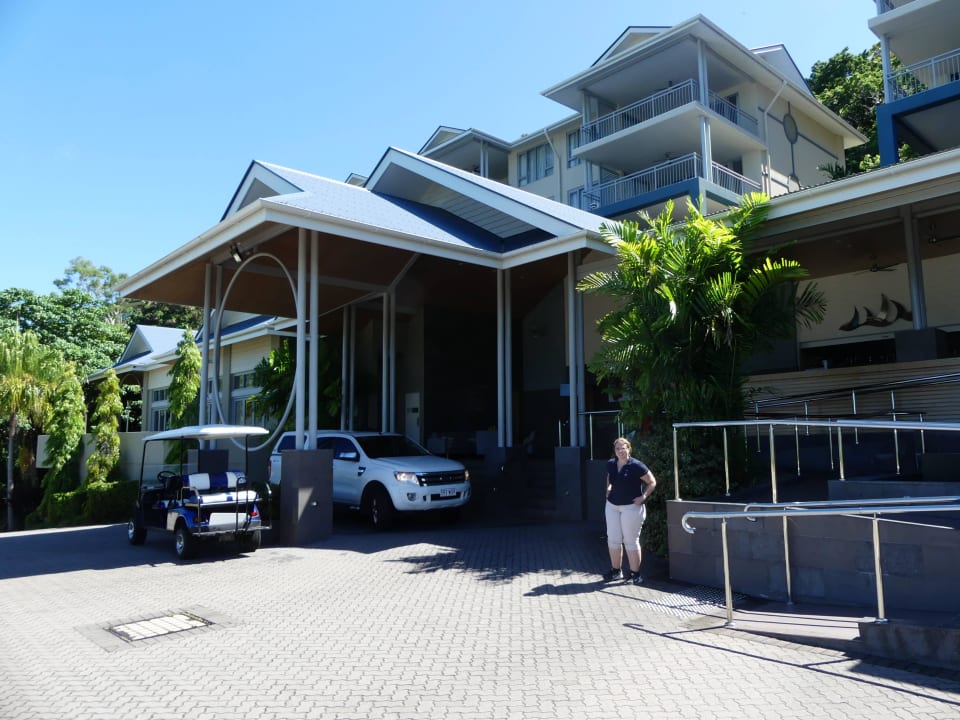 Außenansicht Hotel Peppers Coral Coast