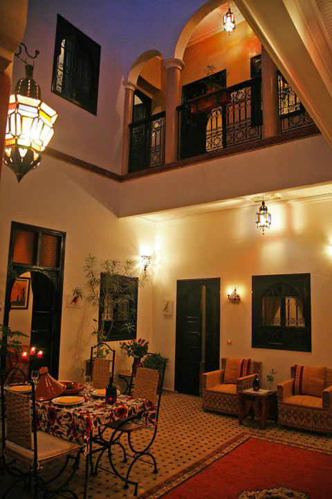 Le patio illuminé, en soirée Riad Dar Zampa