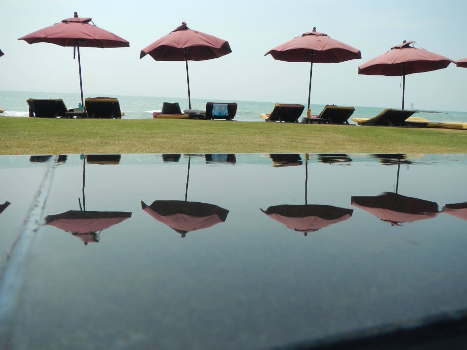 Spiegelbild am Pool Khaolak Laguna Resort
