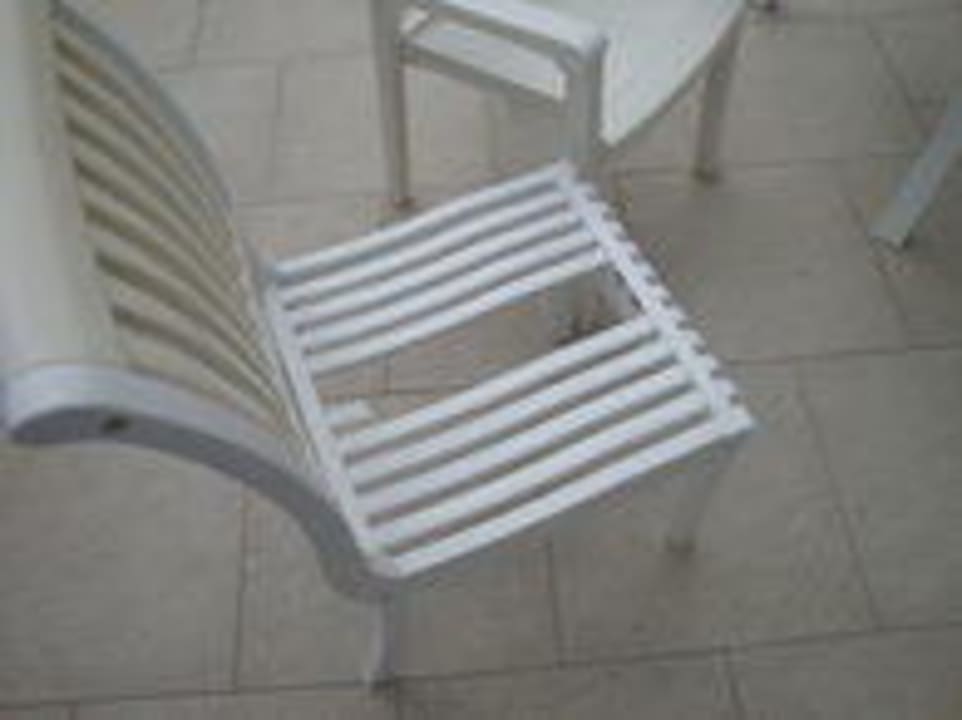 Chaise cassée Olympian Bay Grand Resort