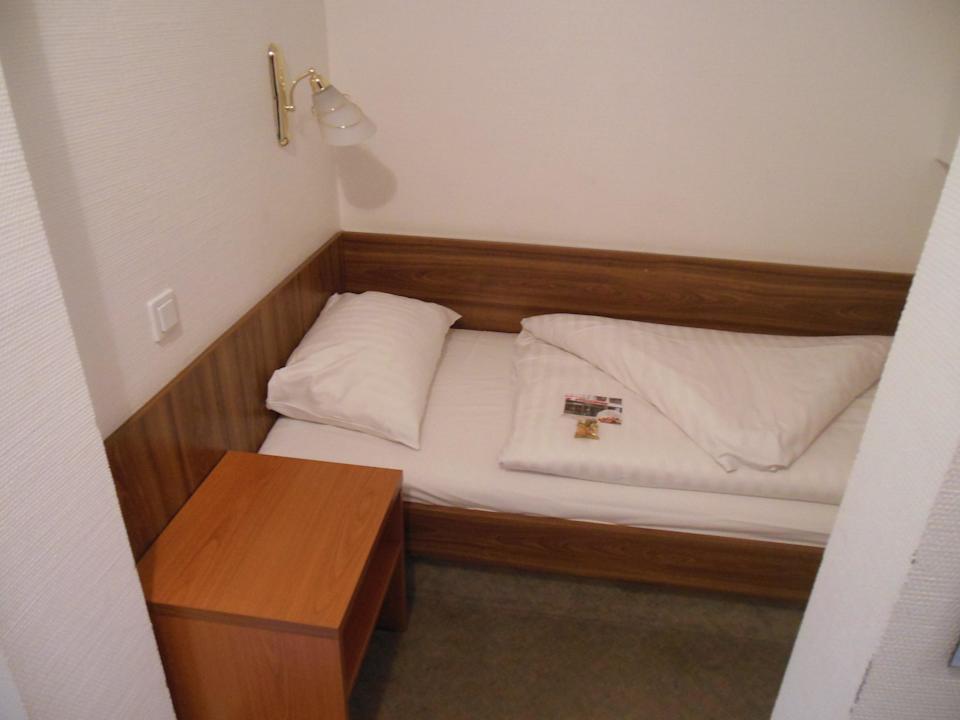 3. Bett im Zimmer Hotel Norddeutscher Hof