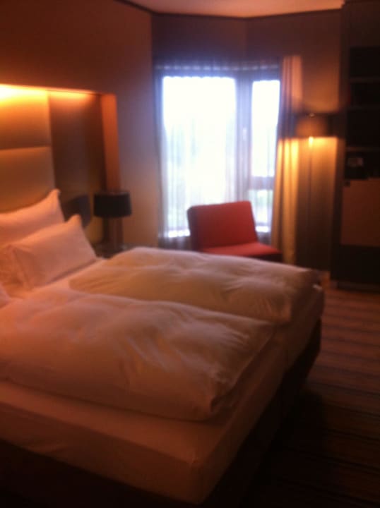 Zimmer mit tollen Bett Crowne Plaza Düsseldorf-Neuss