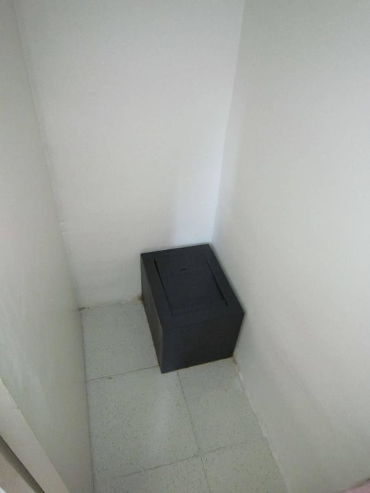 Schrankinhalt Safe 18 Eur 10 Tage, 20 Tage 33 Eur Hotel Club Cala Romani