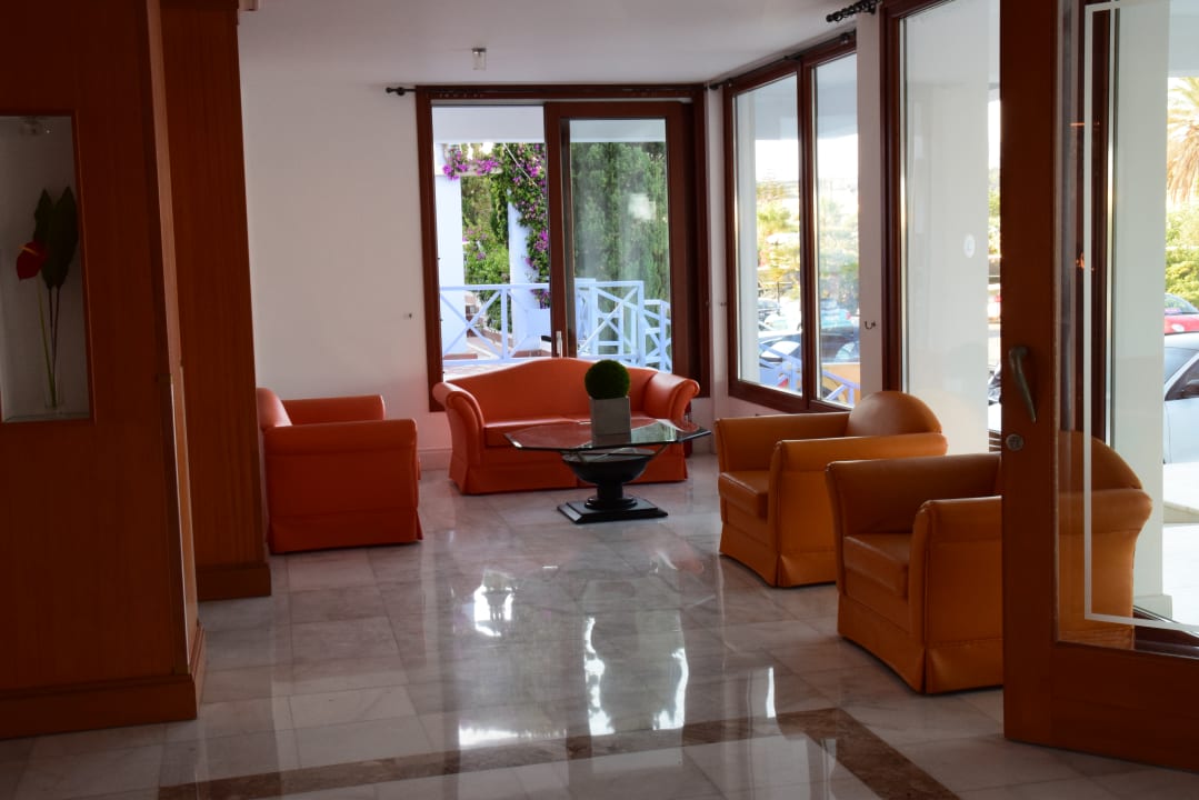Lobby Hotel Serita Beach