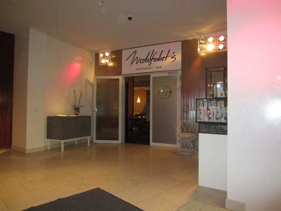 Eingang zum Restaurant / Bar Hotel Indigo Berlin - Ku'damm