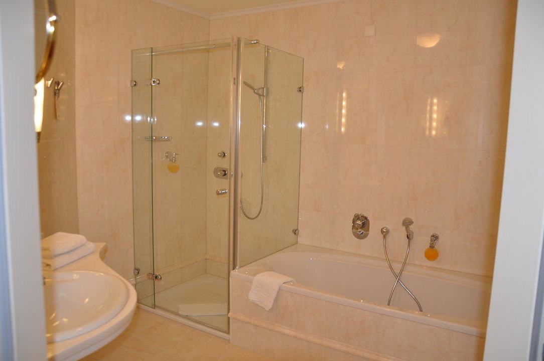 Badezimmer Victor's Residenz-Hotel Erfurt