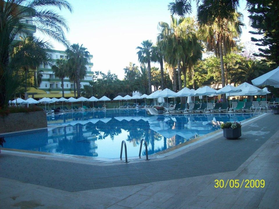 Kleiner Pool Botanik Hotel & Resort