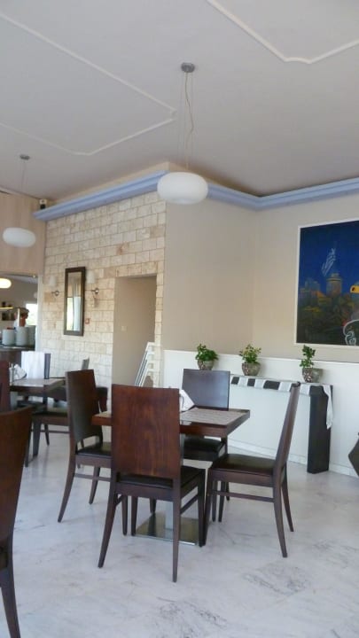 Część restauracji Iris Hotel