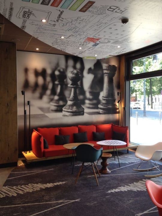 Loungebereich Eingang ibis Berlin Kurfürstendamm