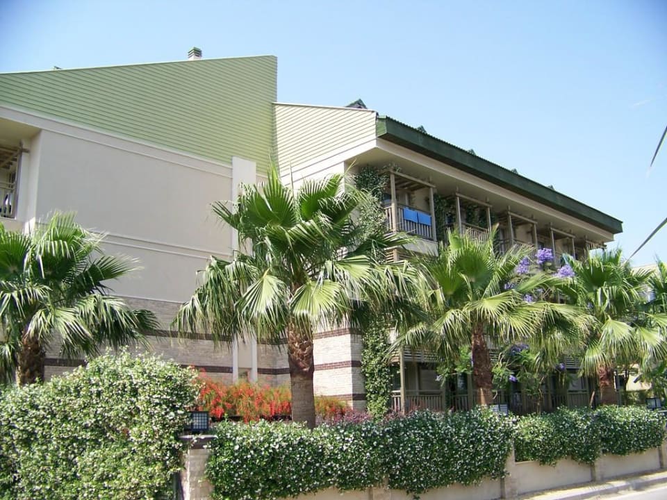 Hotel von der Straße aus Can Garden Resort