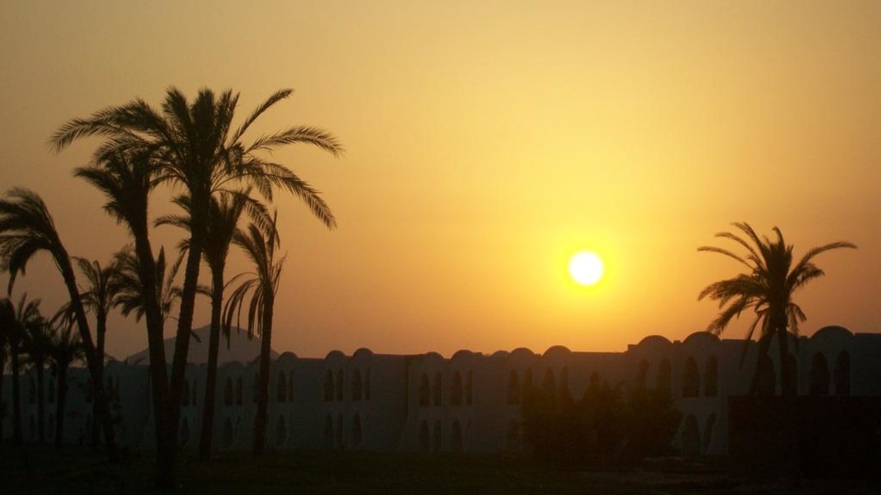Hotelanlage mit Sonnenuntergang Hotel Gorgonia Beach Resort
