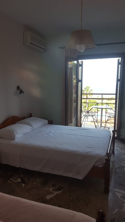 Zimmer Hotel Karavados Beach