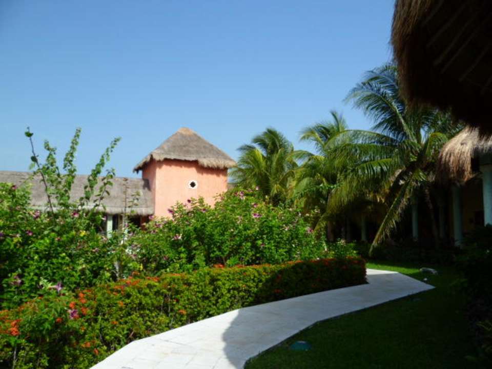 Weg zum Restaurant Grand Palladium Select White Sand Resort & Spa