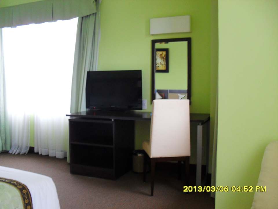 Schreibtisch mit Flachbild-TV Hotel Park View