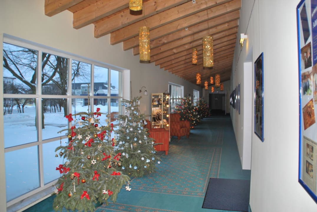 Blick auf den Verbindungsgang Hotel DER LINDENHOF