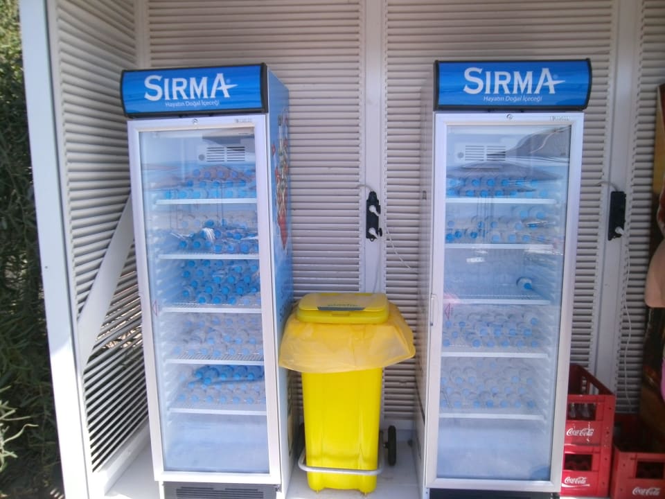 Voll mit Wasserflaschen Güral Premier Belek