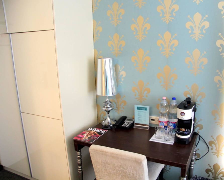 Tisch mit Kaffeemaschine Hotel La Prima Fashion Budapest