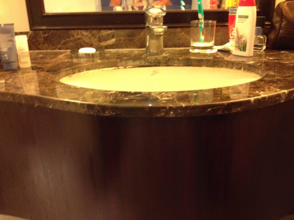 Schimmel unter dem Waschbeckenrand Le Meridien Ile Maurice