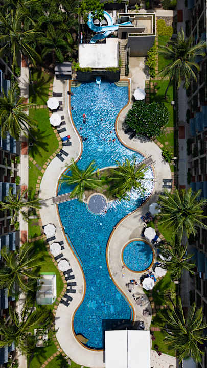 Pool Radisson Resort and Suites Phuket
