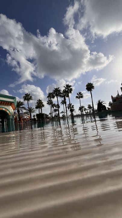 Pool Kamelya Aishen Club