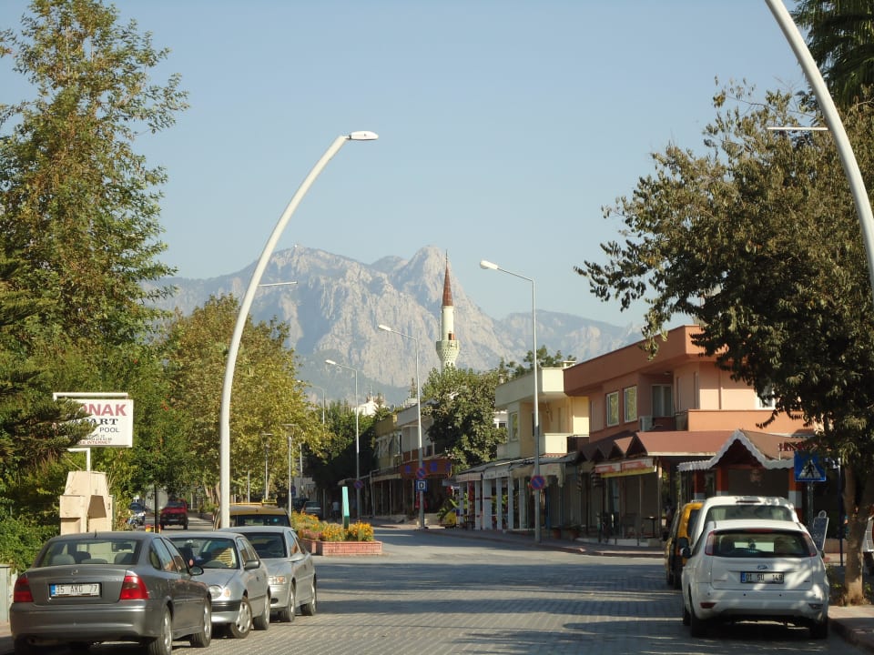 Straße vom Hotel weg links Hotel Felice